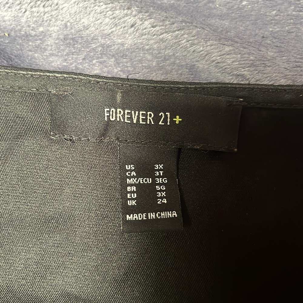 Forever 21 Black Blouse - Picture 2 of 2
